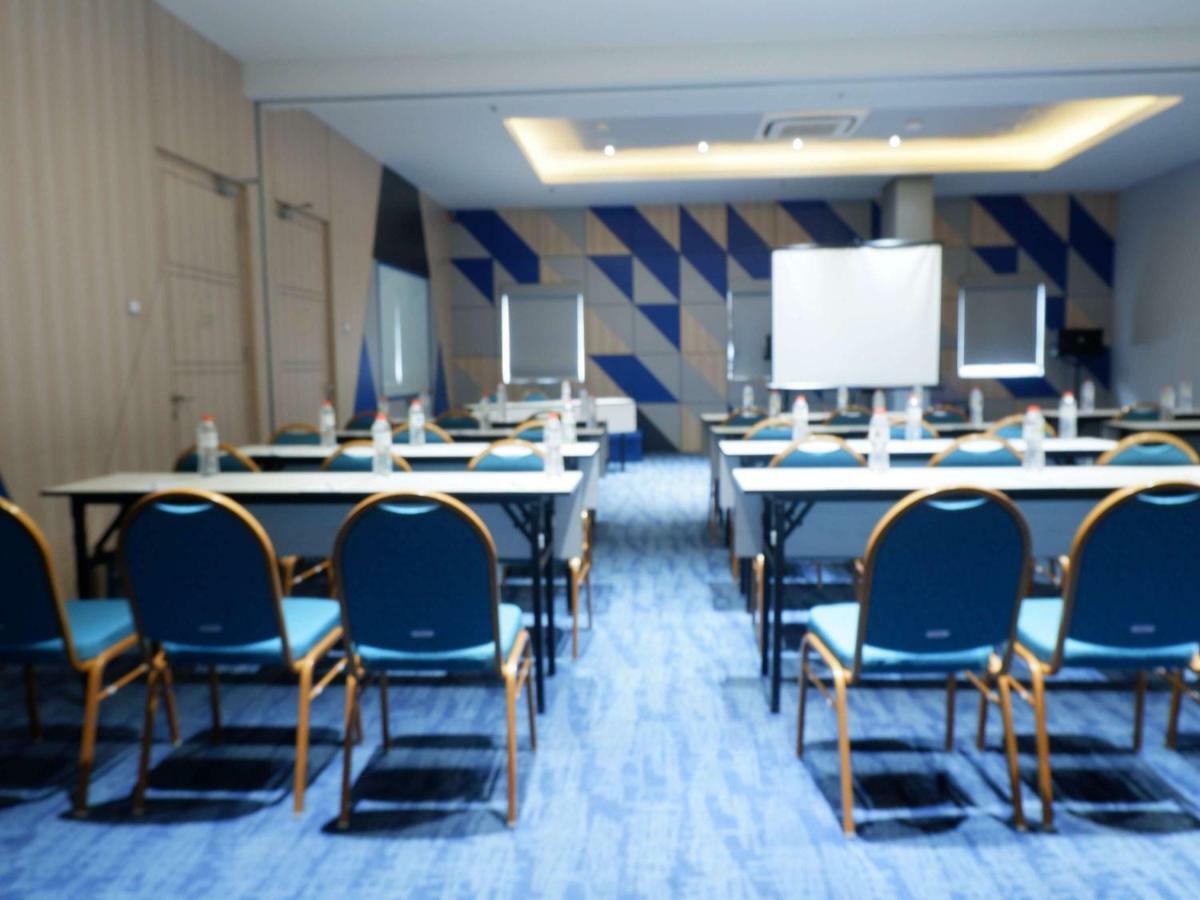 Ibis Budget Чиребон Екстер'єр фото