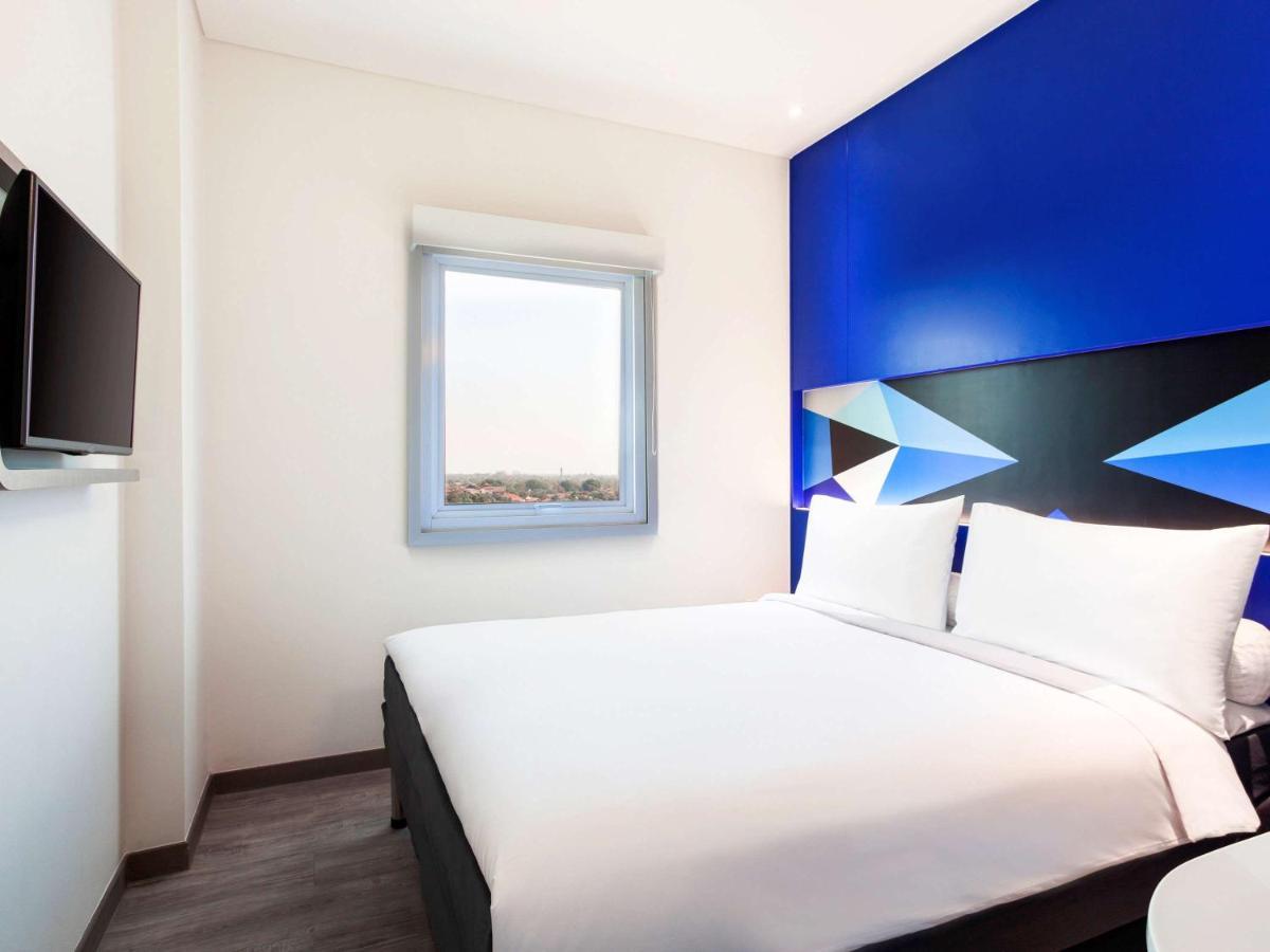 Ibis Budget Чиребон Екстер'єр фото